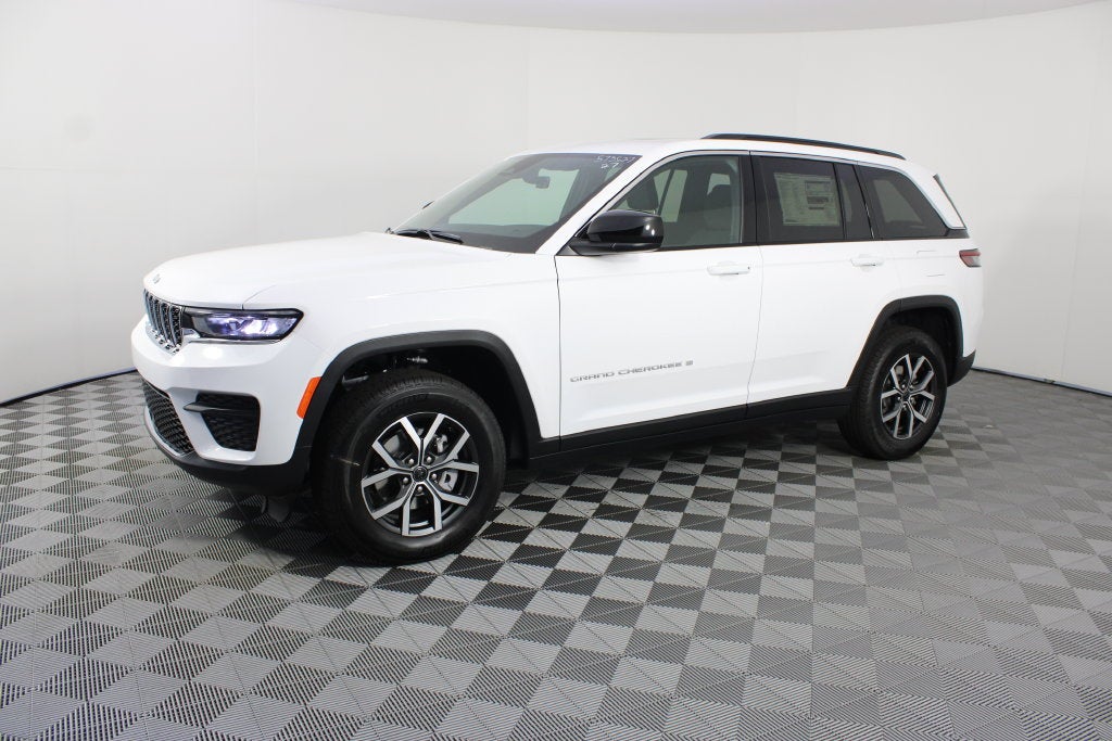 2027 Jeep Grand Cherokee Laredo X
