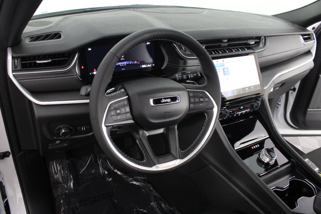 2027 Jeep Grand Cherokee Laredo