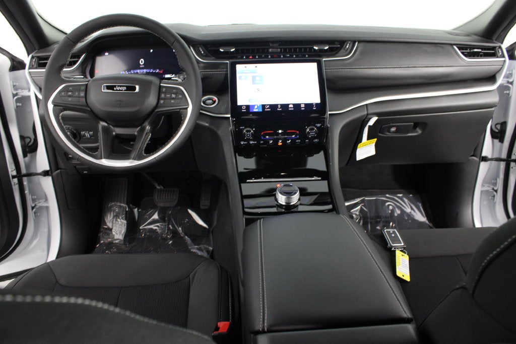 2027 Jeep Grand Cherokee Laredo