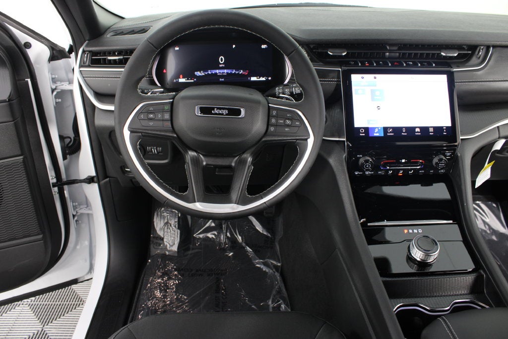 2027 Jeep Grand Cherokee Laredo