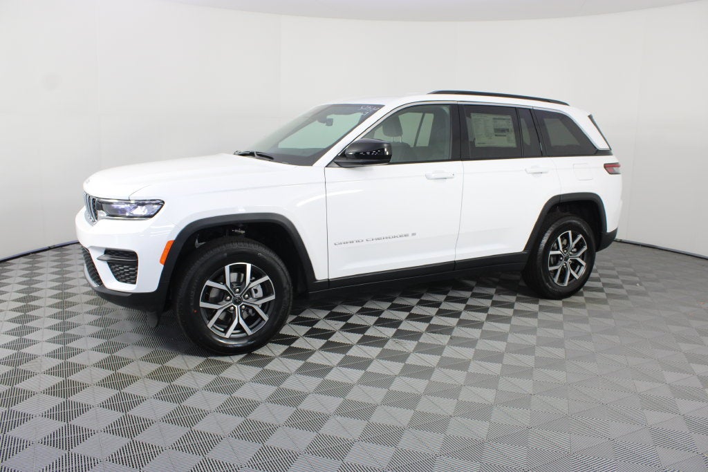 2027 Jeep Grand Cherokee Laredo