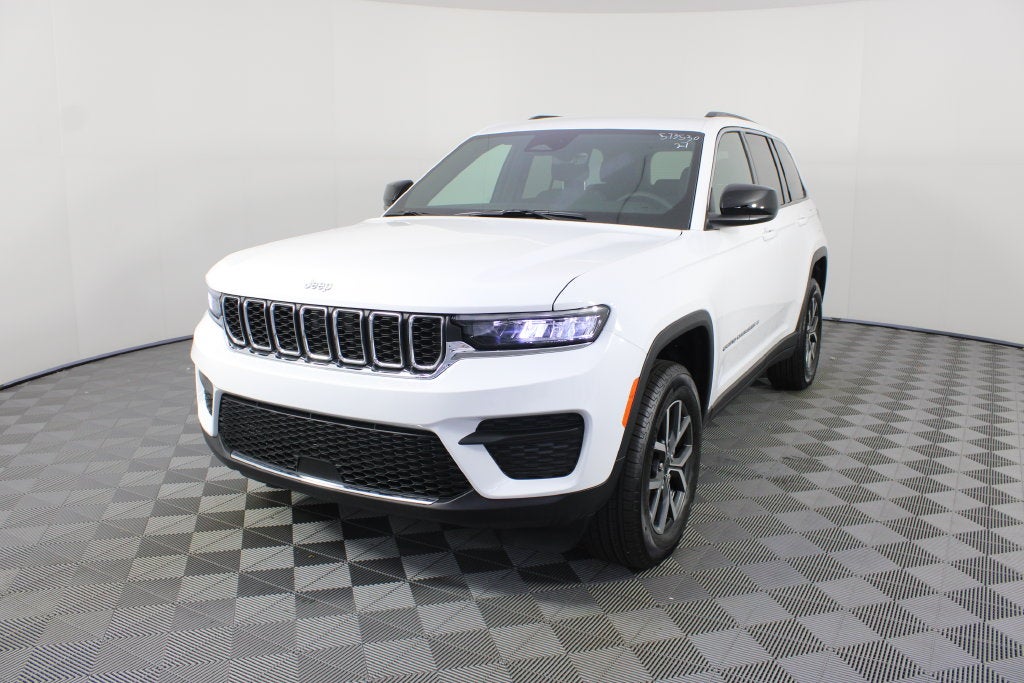 2027 Jeep Grand Cherokee Laredo