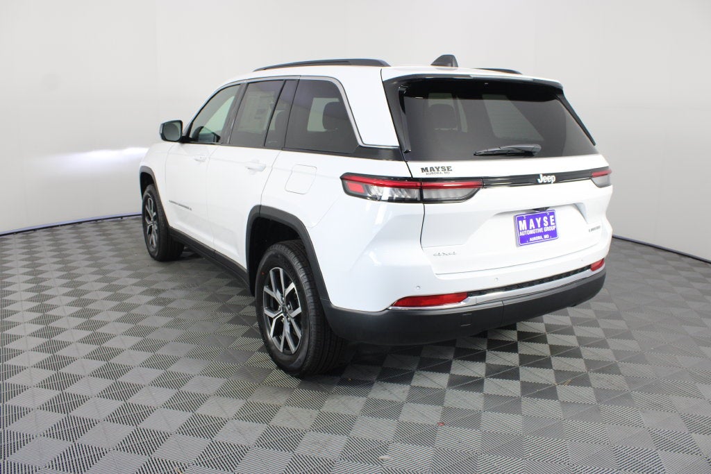 2027 Jeep Grand Cherokee Laredo