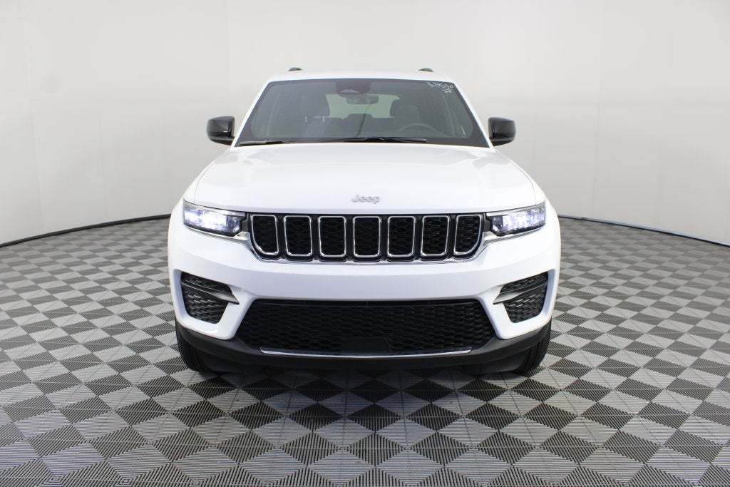 2027 Jeep Grand Cherokee Laredo