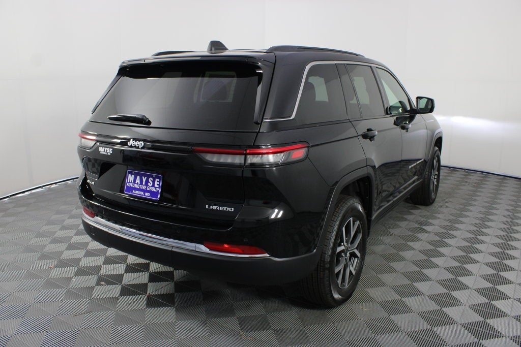 2027 Jeep Grand Cherokee Laredo X