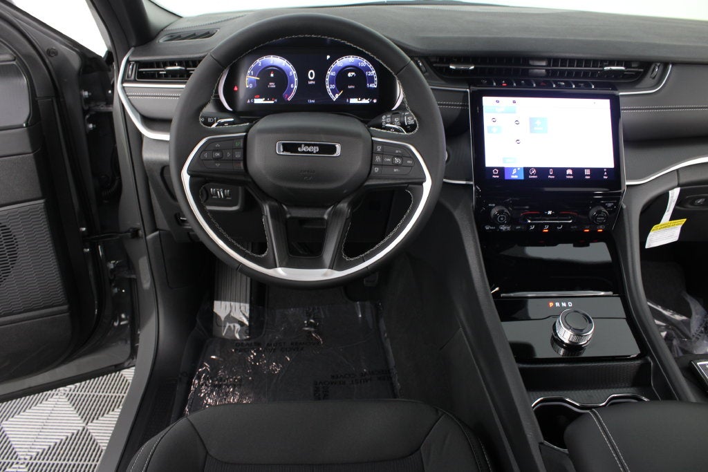 2027 Jeep Grand Cherokee Laredo
