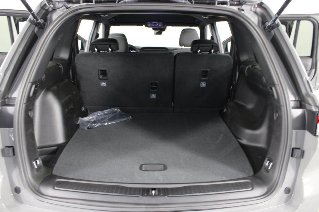 2027 Jeep Grand Cherokee Laredo