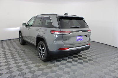 2027 Jeep Grand Cherokee Laredo
