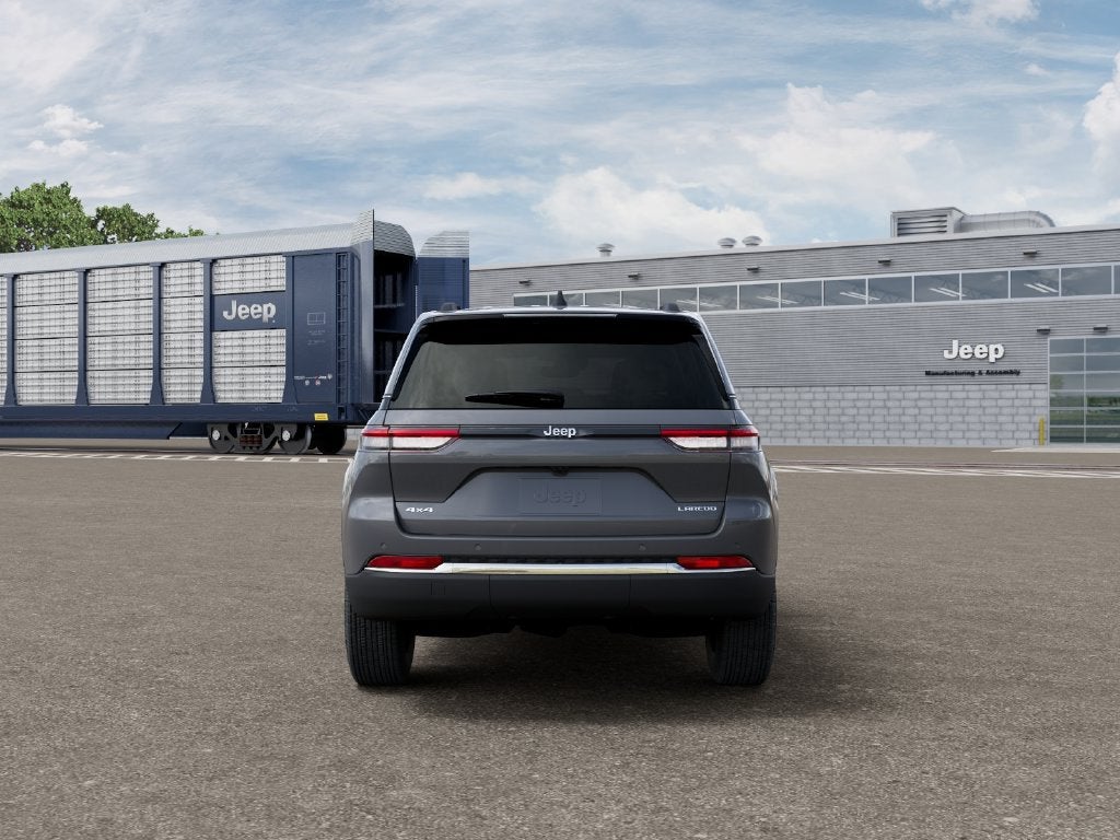 2027 Jeep Grand Cherokee Laredo