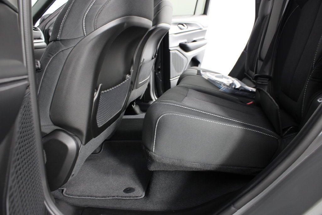 2027 Jeep Grand Cherokee Laredo X
