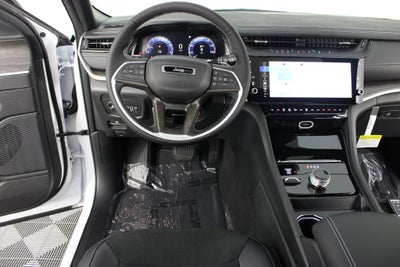 2027 Jeep Grand Cherokee Laredo Altitude