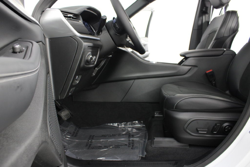 2027 Jeep Grand Cherokee Laredo Altitude