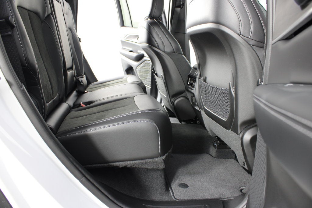 2027 Jeep Grand Cherokee Laredo Altitude