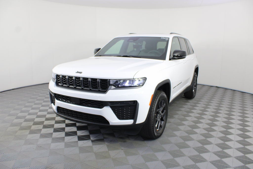 2027 Jeep Grand Cherokee Laredo Altitude