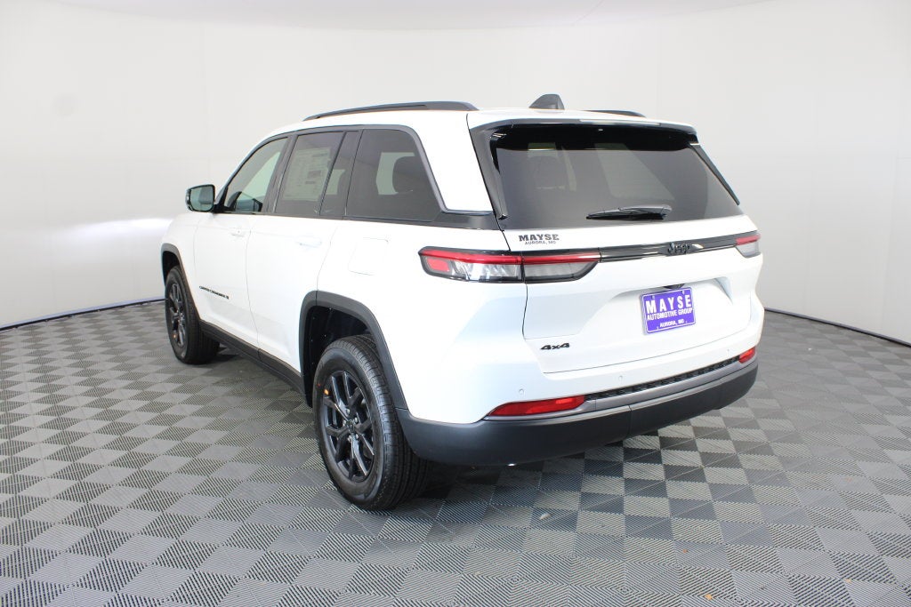 2027 Jeep Grand Cherokee Laredo Altitude