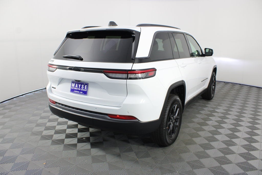 2027 Jeep Grand Cherokee Laredo Altitude