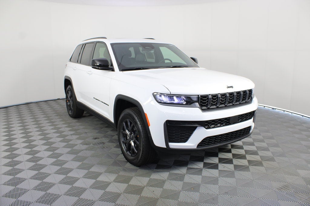 2027 Jeep Grand Cherokee Laredo Altitude