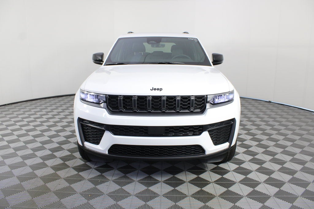 2027 Jeep Grand Cherokee Laredo Altitude