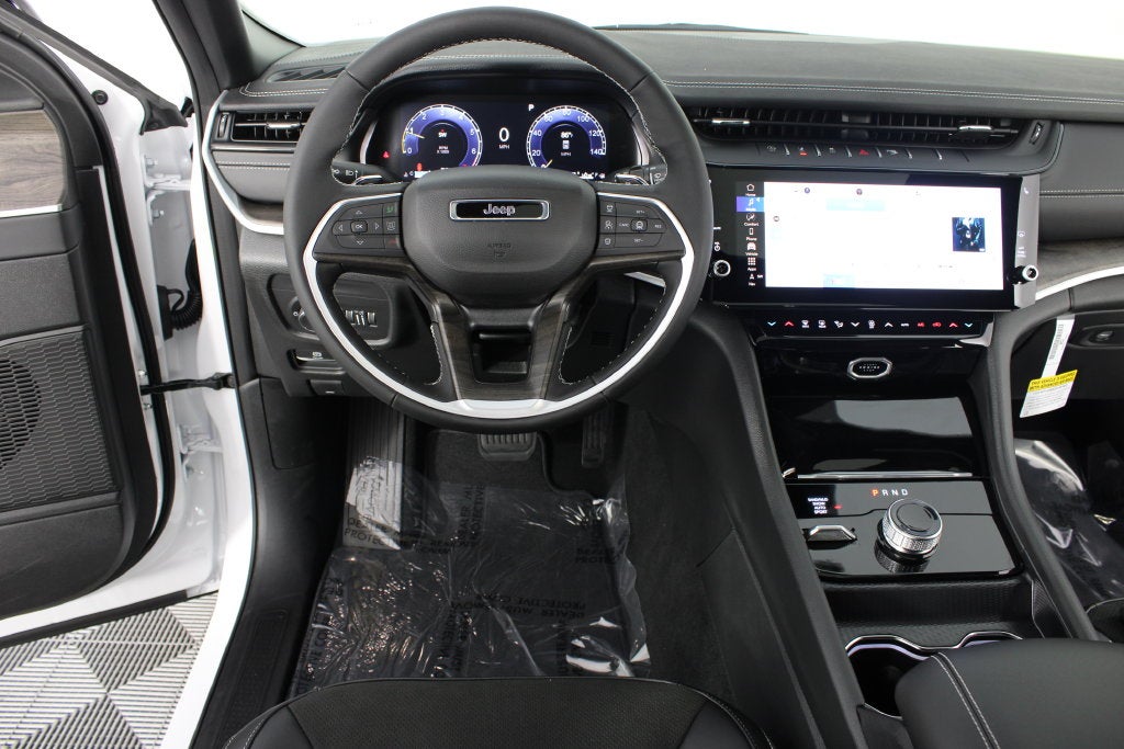 2027 Jeep Grand Cherokee Laredo Altitude
