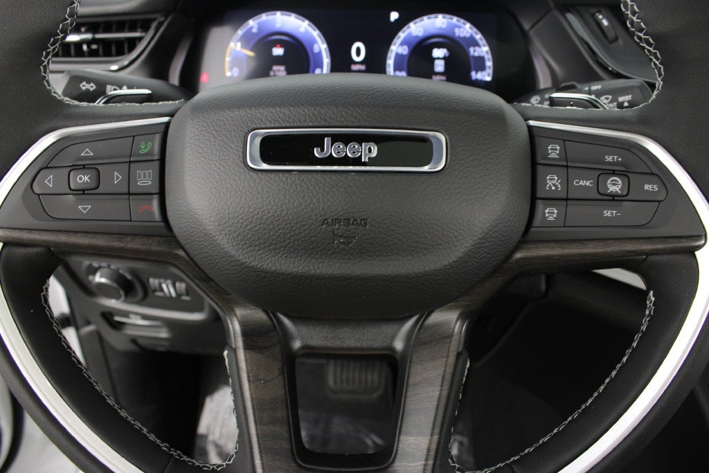 2027 Jeep Grand Cherokee Laredo Altitude