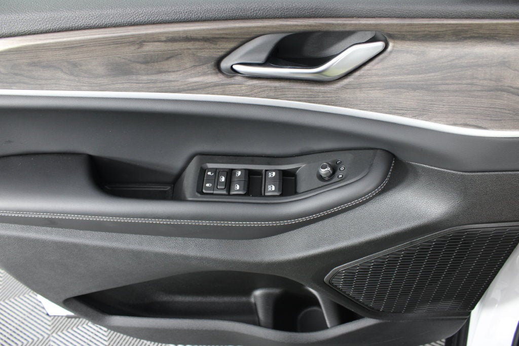 2027 Jeep Grand Cherokee Laredo Altitude