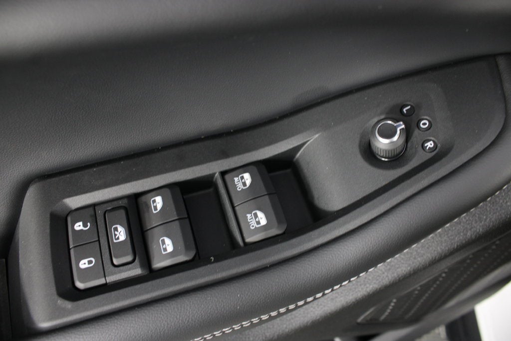 2027 Jeep Grand Cherokee Laredo Altitude