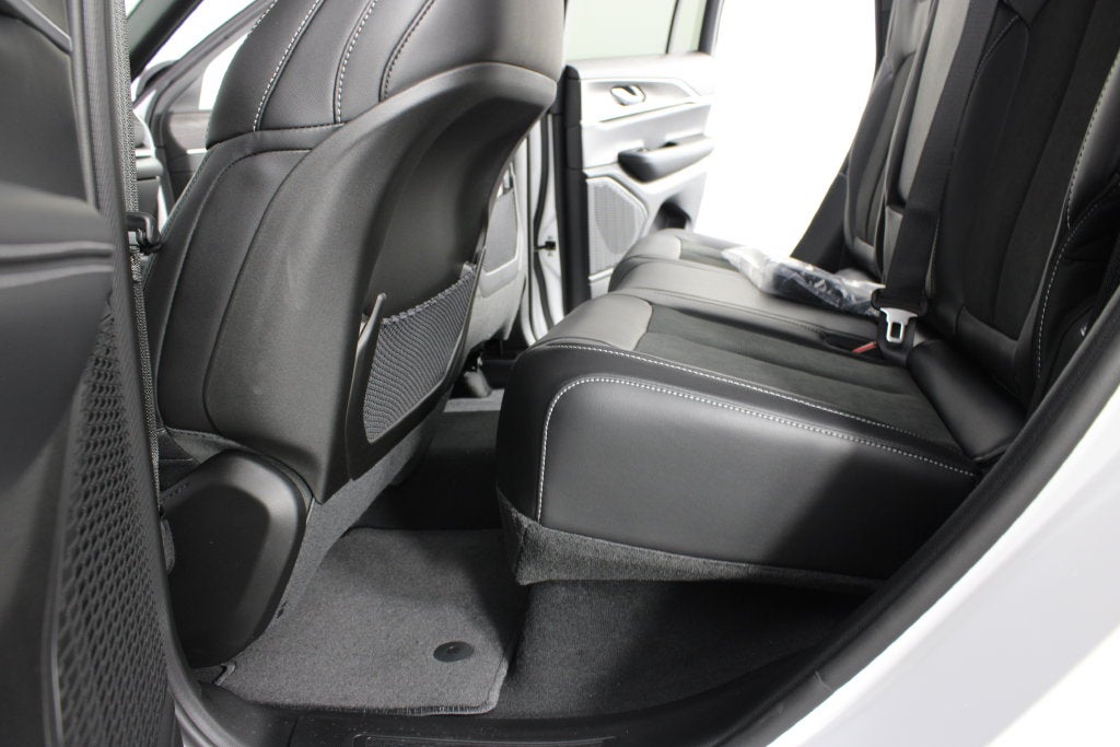 2027 Jeep Grand Cherokee Laredo Altitude