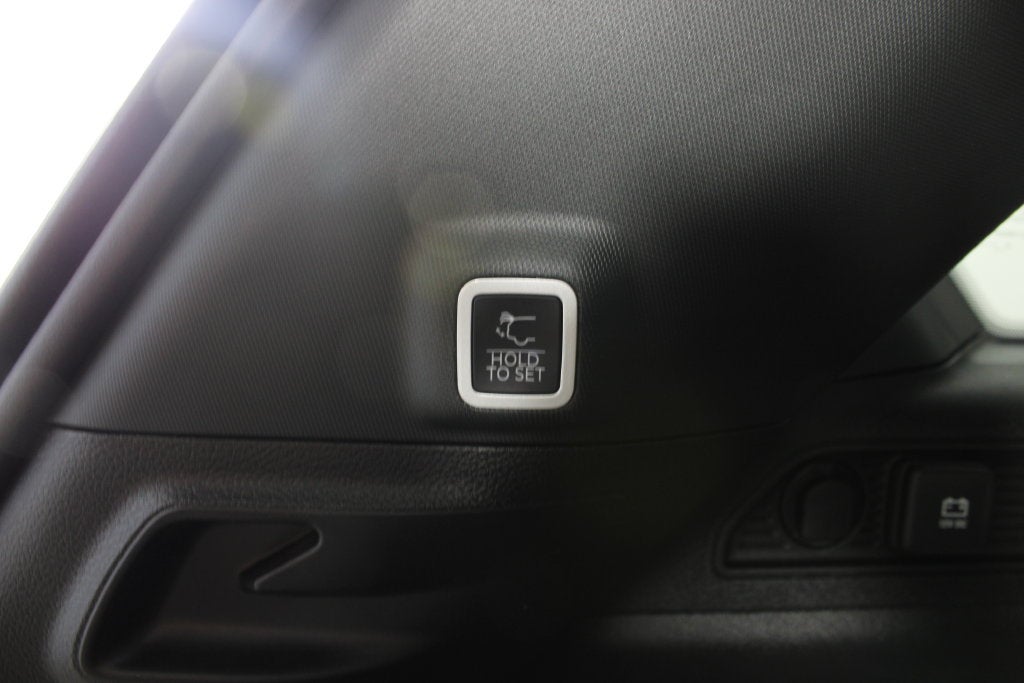2027 Jeep Grand Cherokee Laredo Altitude