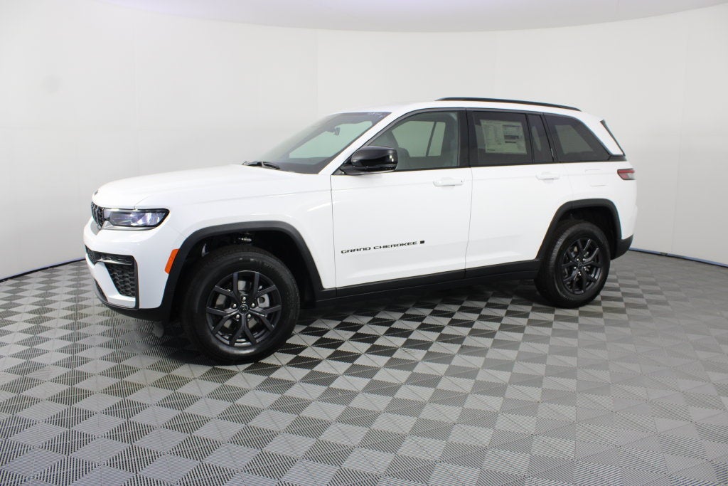 2027 Jeep Grand Cherokee Laredo Altitude