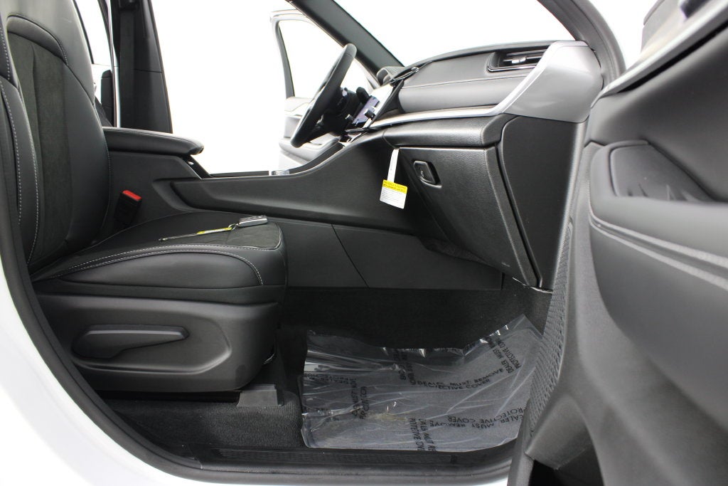 2027 Jeep Grand Cherokee Laredo Altitude