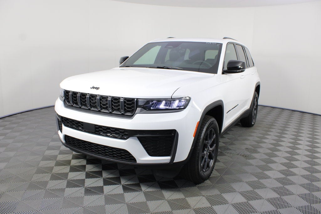2027 Jeep Grand Cherokee Laredo Altitude
