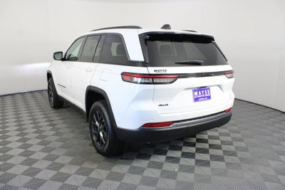 2027 Jeep Grand Cherokee Laredo Altitude