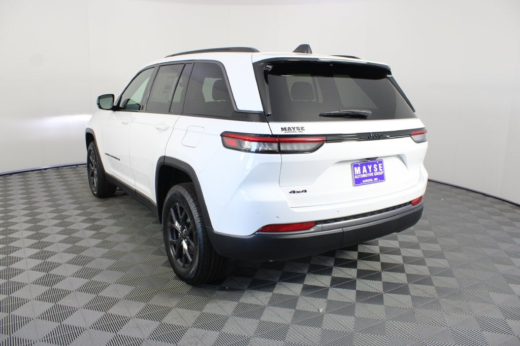 2027 Jeep Grand Cherokee Laredo Altitude