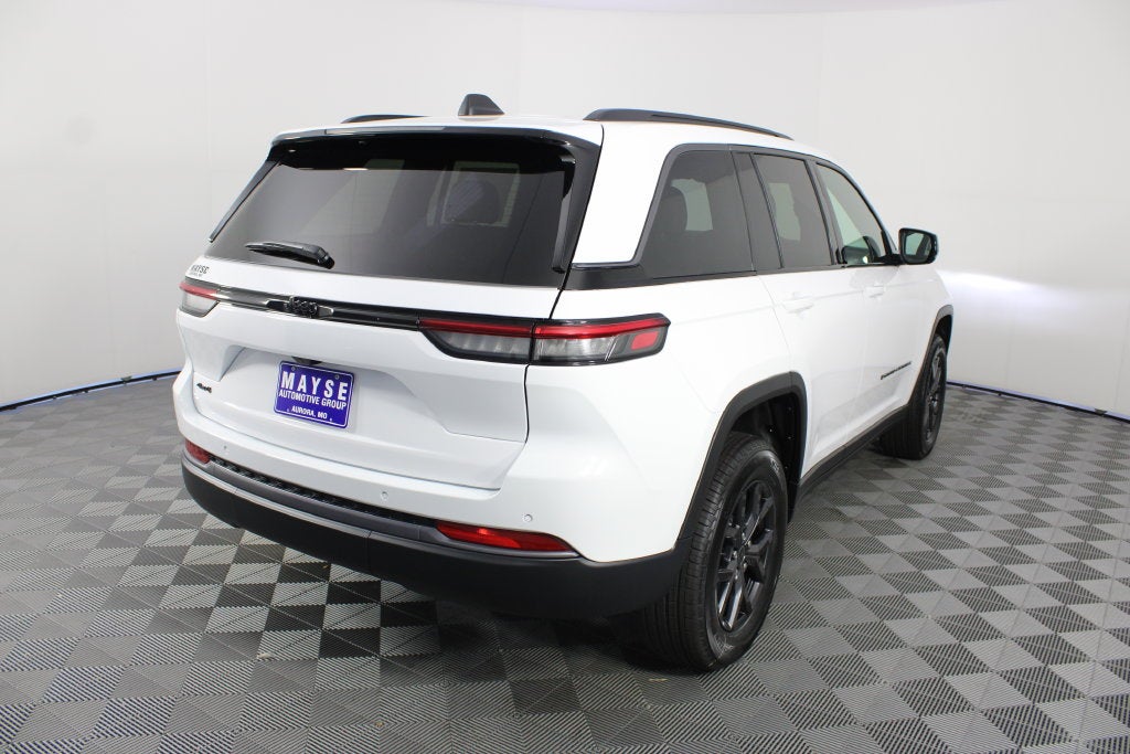 2027 Jeep Grand Cherokee Laredo Altitude