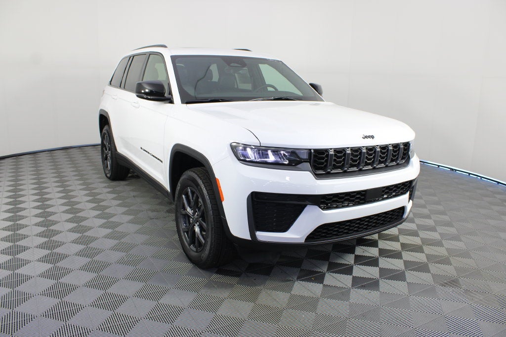 2027 Jeep Grand Cherokee Laredo Altitude