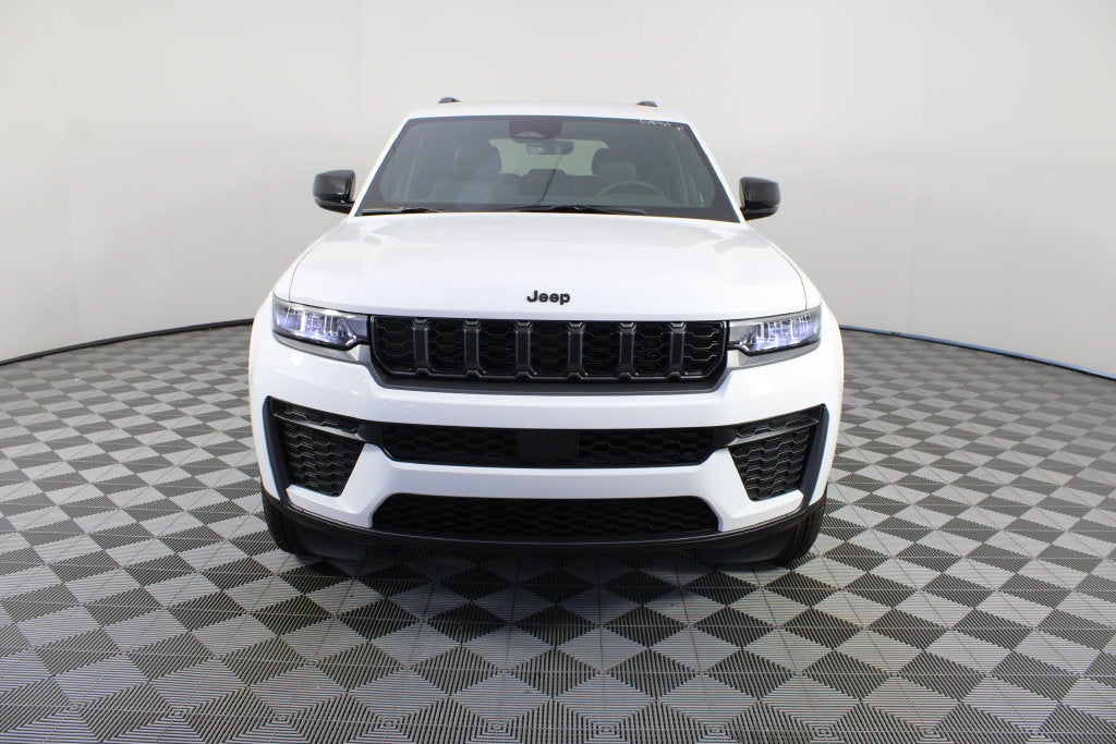 2027 Jeep Grand Cherokee Laredo Altitude