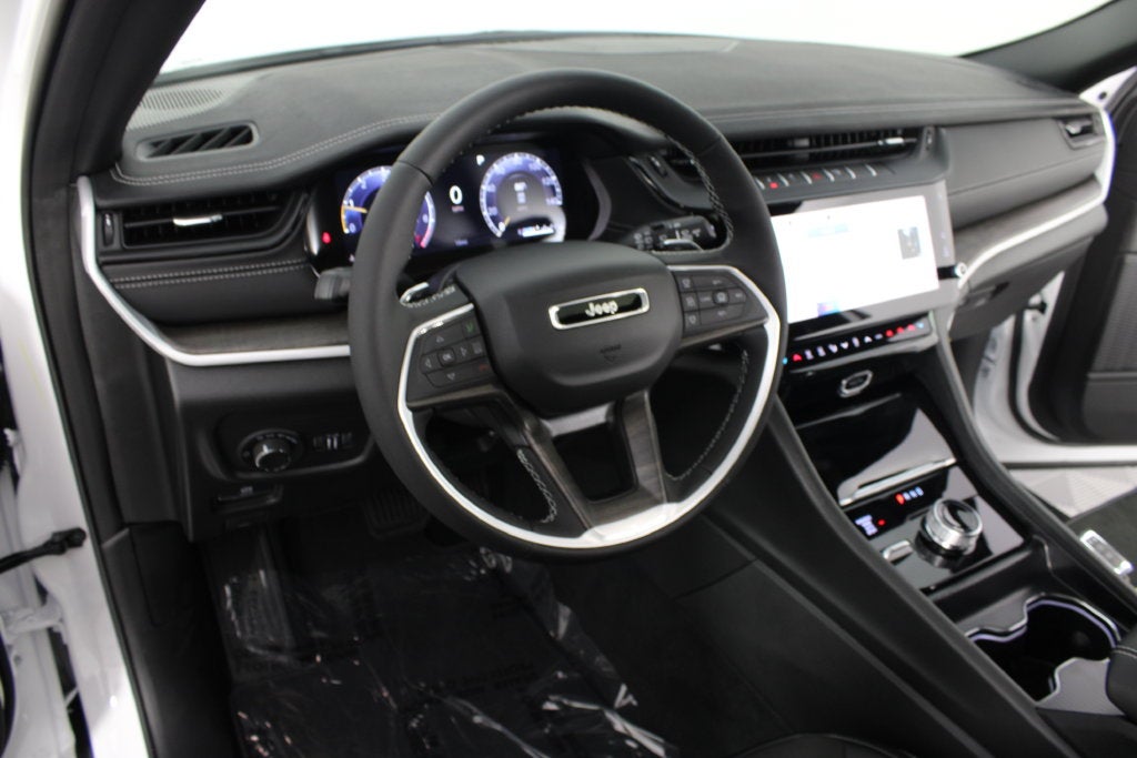 2027 Jeep Grand Cherokee Laredo Altitude