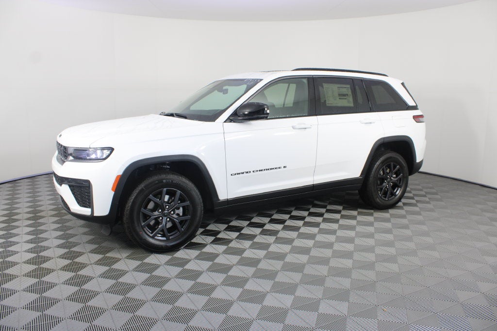 2027 Jeep Grand Cherokee Laredo Altitude