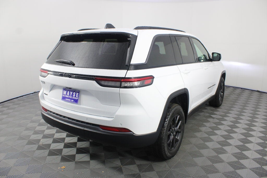 2027 Jeep Grand Cherokee Laredo Altitude