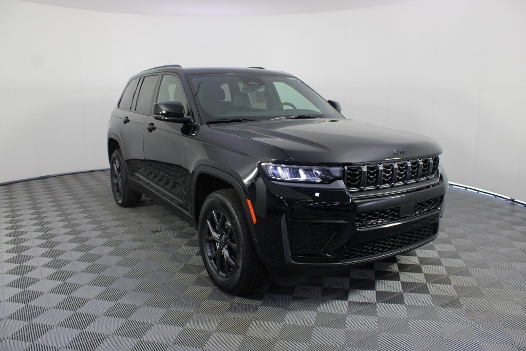 2027 Jeep Grand Cherokee Laredo Altitude