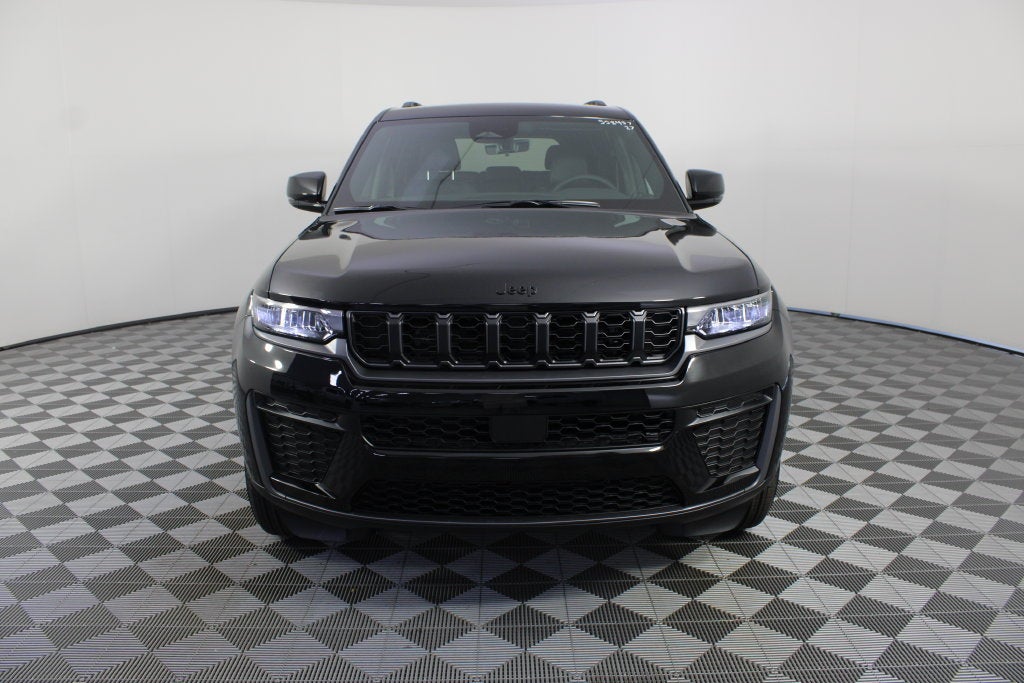 2027 Jeep Grand Cherokee Laredo Altitude
