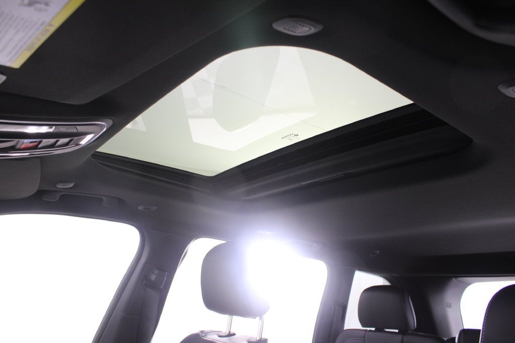 2027 Jeep Grand Cherokee Laredo Altitude