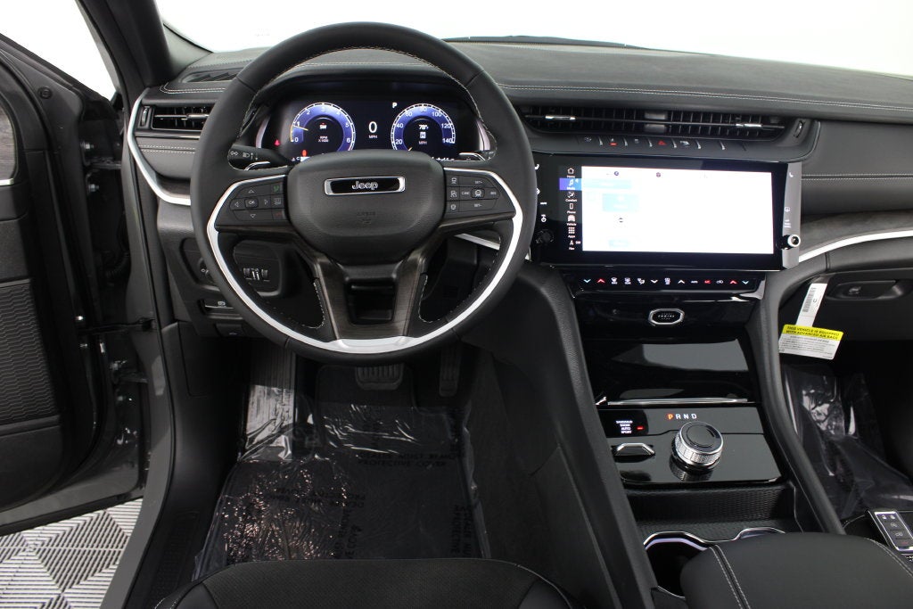 2027 Jeep Grand Cherokee Laredo Altitude