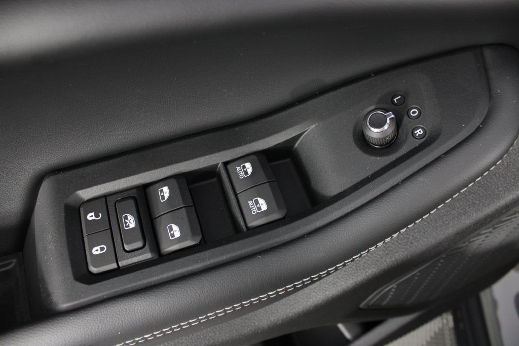 2027 Jeep Grand Cherokee Laredo Altitude