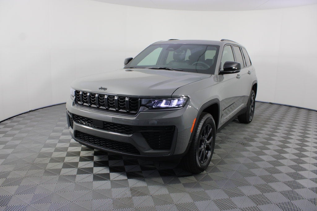 2027 Jeep Grand Cherokee Laredo Altitude