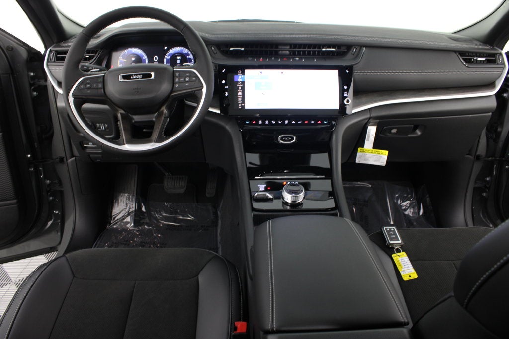 2027 Jeep Grand Cherokee Laredo Altitude
