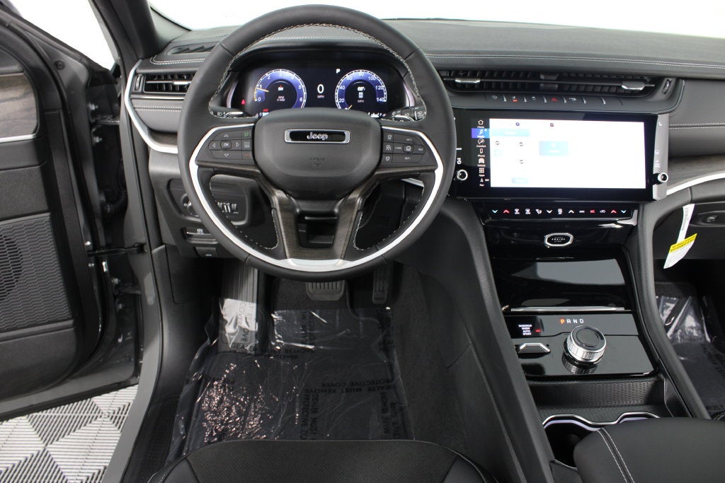 2027 Jeep Grand Cherokee Laredo Altitude