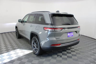 2027 Jeep Grand Cherokee Laredo Altitude