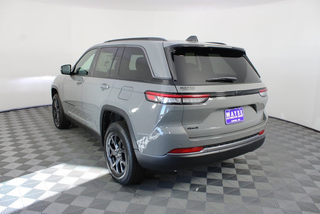 2027 Jeep Grand Cherokee Laredo Altitude