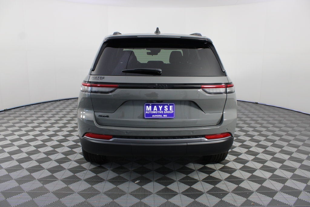 2027 Jeep Grand Cherokee Laredo Altitude